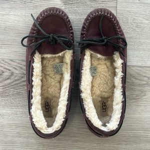 Maroon hug slippers, size 10 used condition